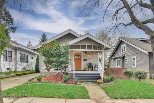 Main Street Retreat! Urban Cottage in Vancouver