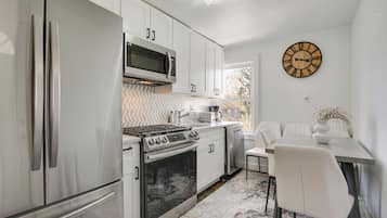 Coffee/tea maker, fridge, microwave, stovetop