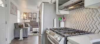 Easy Access to NYC! Sleek Suburban Apartment