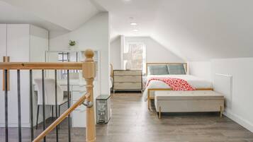 2 bedrooms, internet, bed sheets