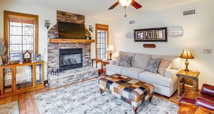 Forest-View Balcony & Trail Access! Burnsville Gem