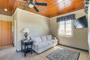 TV - Lake View, Pool Access! Pet-Friendly Hernando Stay (Hernando)