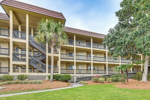 Exterior - Poolside Bliss, Beach Strolls! Hilton Head Retreat (Hilton Head Island)