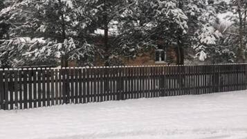 Basic House, Park View | Property grounds