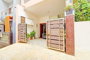 House | Reception