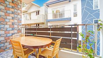 House | Outdoor dining