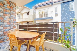 House | Outdoor dining