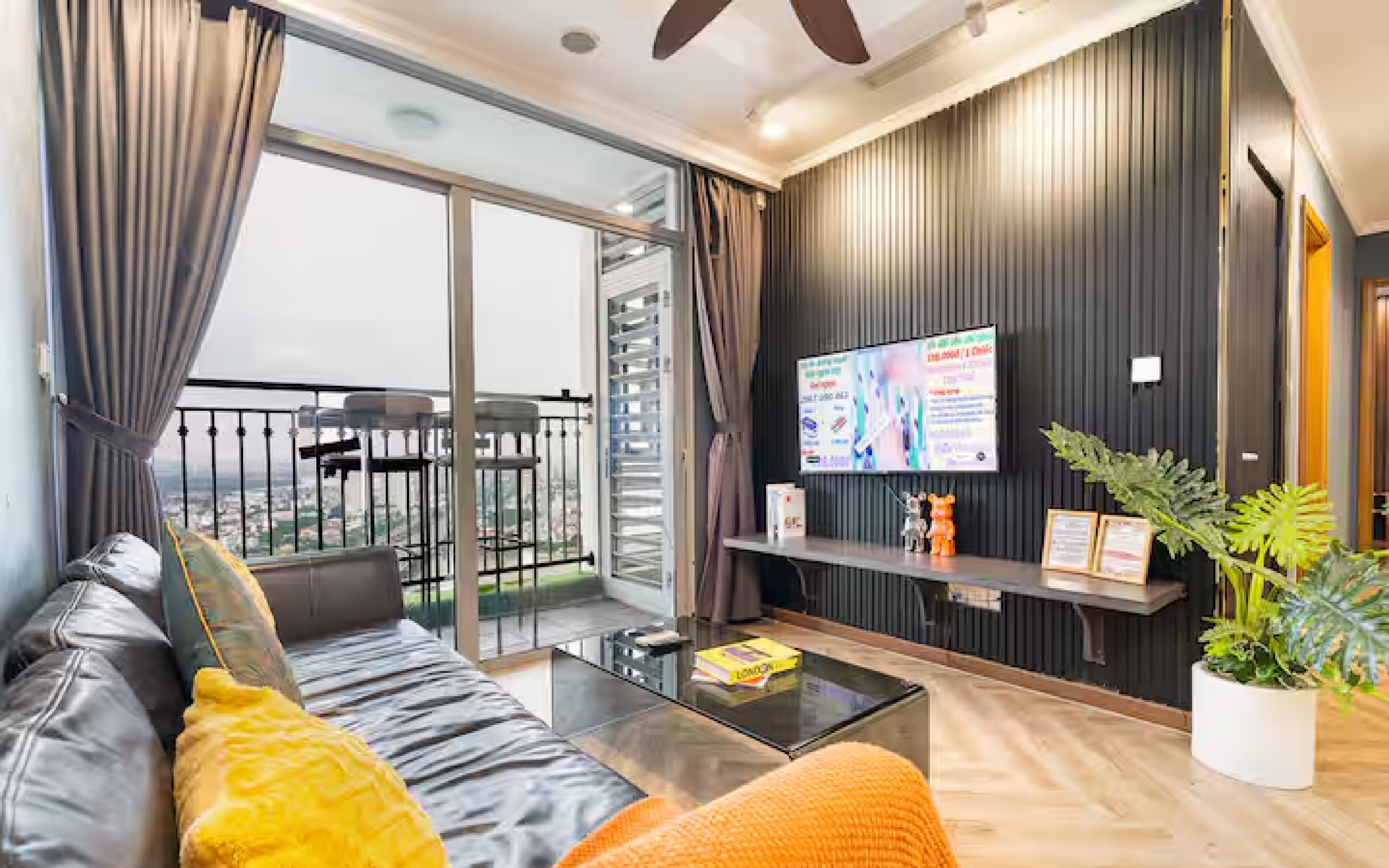 Appartement luxueux, 2 chambres, balcon, vue sur la ville | Aire de séjour