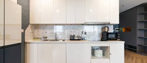 Luxury Apartment, 2 Bedrooms, Balcony, City View | Private kitchen