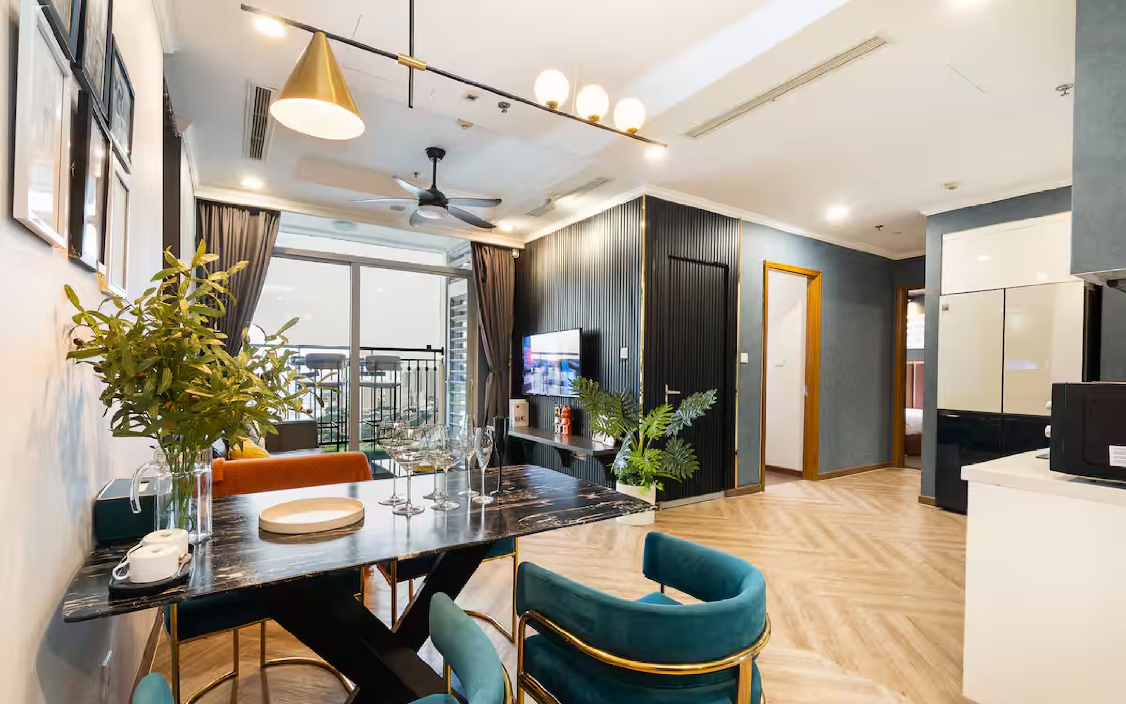 Luxury Apartment, 2 Bedrooms, Balcony, City View | Interior