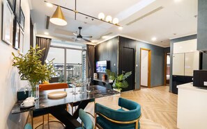 Luxury-Apartment, 2 Schlafzimmer, Balkon, Stadtblick | Innenbereich