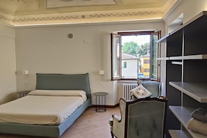 Free WiFi - Apartment in a village with swimming pool (Pesaro)