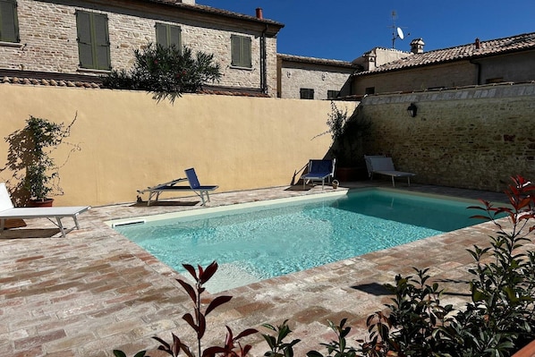 Pool - Apartment in a village with swimming pool (Pesaro)