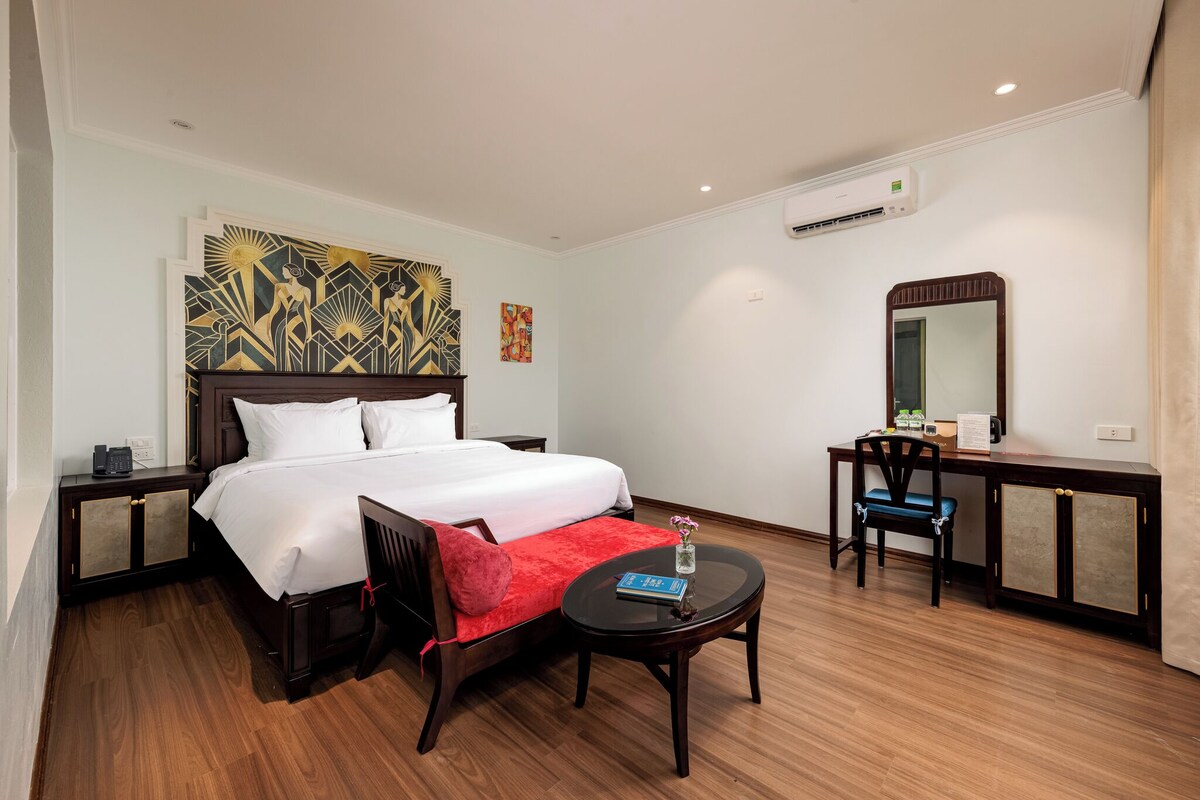 In-room safe, desk, soundproofing, free WiFi