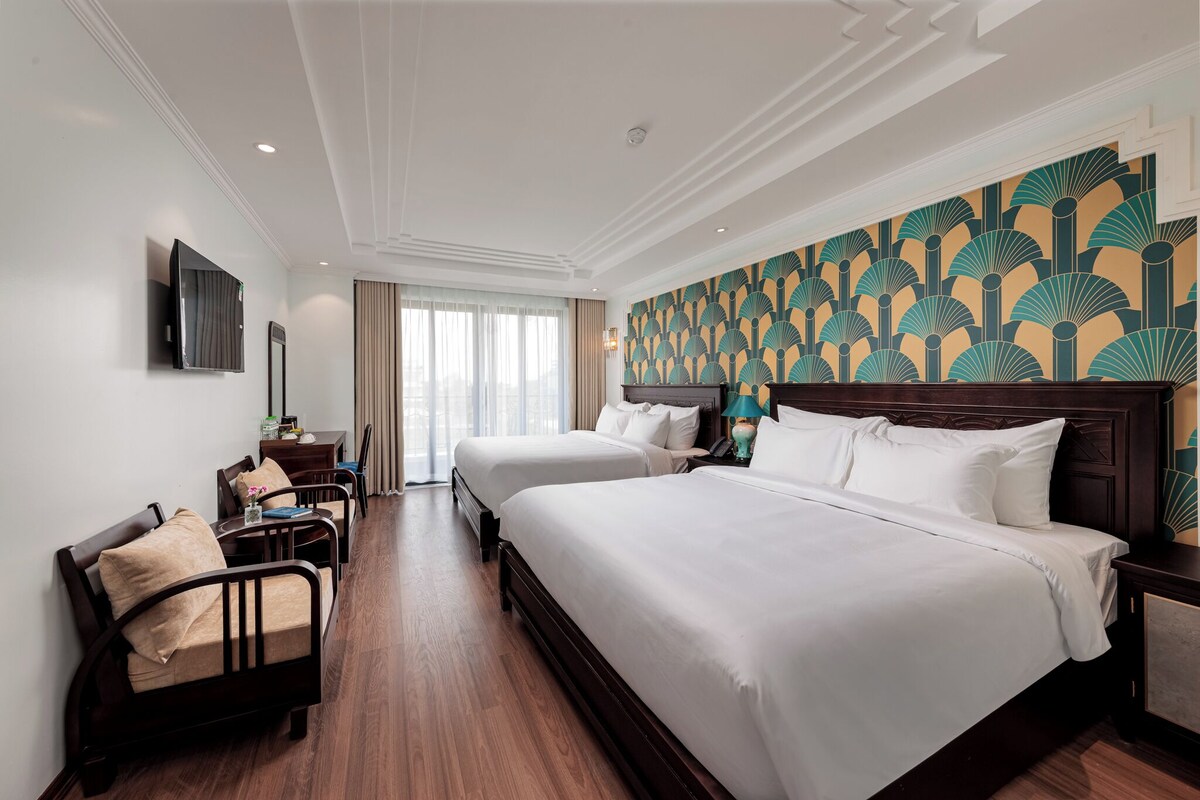 In-room safe, desk, soundproofing, free WiFi