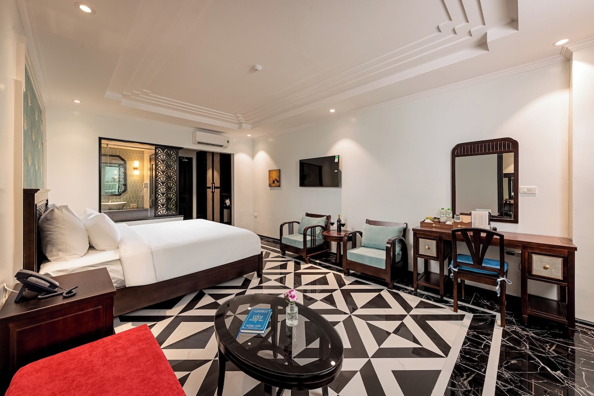 In-room safe, desk, soundproofing, free WiFi