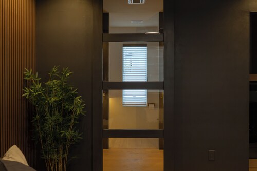 3bd3ba, Kingbeds, New build, 75" TV, Full Kitchen, W/D