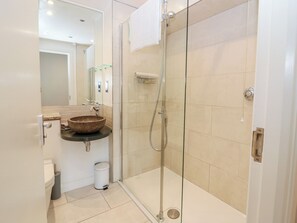 Shower - Mill Wharf (Berwick-upon-Tweed)