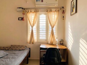 2 bedrooms, WiFi, bed sheets