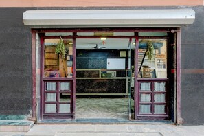 Exterior detail - Hotel O Chennai Central Railway Station (Chennai)