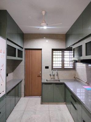 Grand Villa, 3 Bedrooms, Kitchen | Shared kitchen facilities