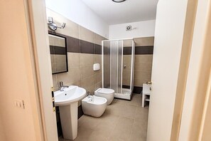 Douche, bidet