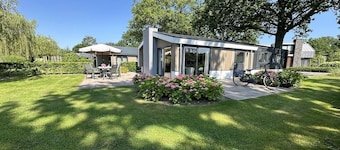 Chalet in Biddinghuizen, pool facilities