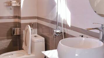 Family Triple Room, Balcony, Mountain View | Bathroom