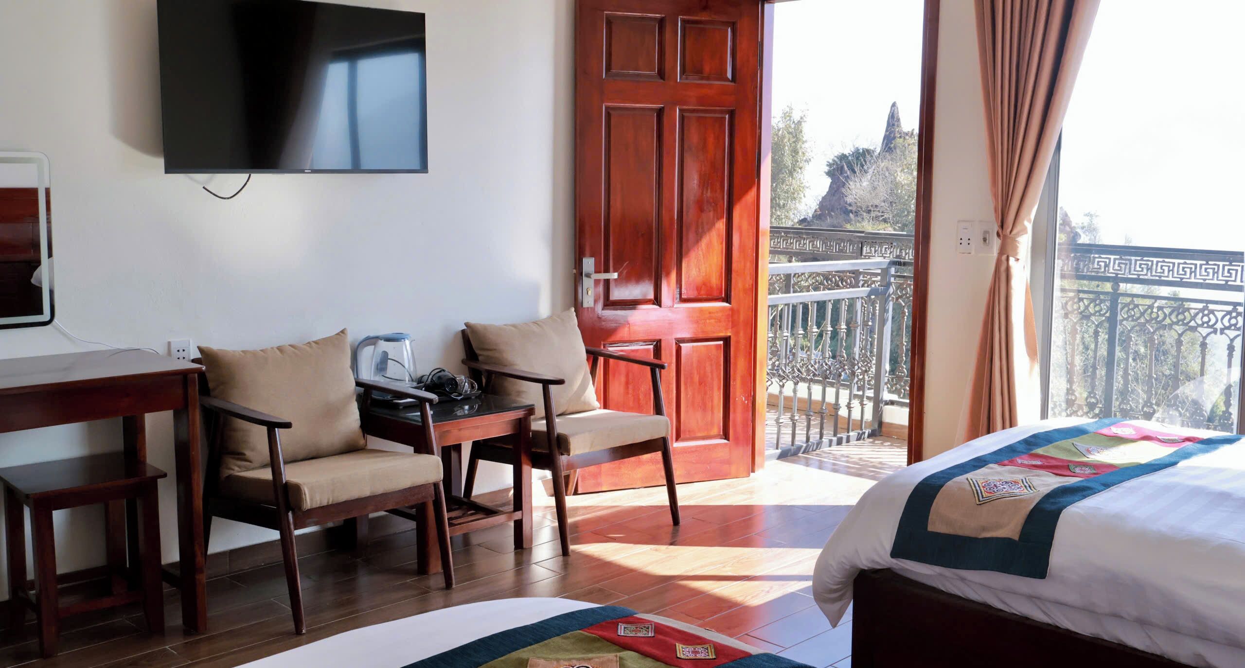 Kamar Triple Keluarga, balkon, pemandangan gunung