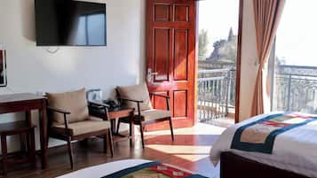 Kamar Triple Keluarga, balkon, pemandangan gunung