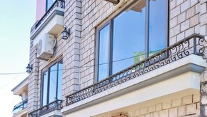 A two-story building with a sign reading 'Mr Homestay' above the entrance. - An Hotel (Sa Pa)