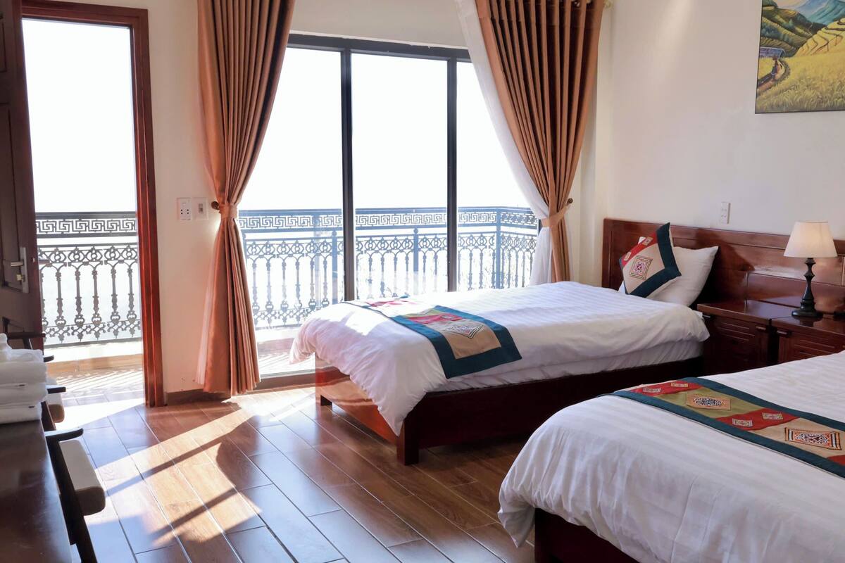 Phòng 3 dành cho gia đình, ban công, quang cảnh núi