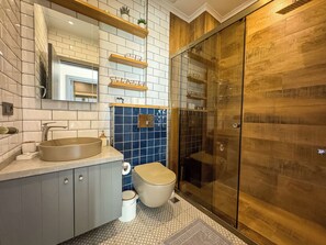 Shower, hair dryer, towels, soap - Qoople Smart 4 Cleopatra 5 Family Apartment (Alanya)