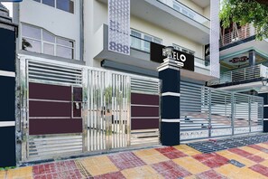 Exterior detail - Hotel O Pari Chowk Metro Station (Noida)