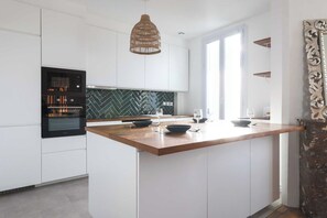 Fridge, microwave, oven, stovetop - Magnificent apartment -2BR-6P- Saint-Denis (Saint-Denis)