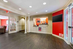 Lobby - 1 King Bed | Hearing Accessible, Kitchen (Baltimore MD)