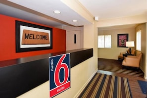 Lobby - 1 Queen Bed | Non-Smoking, Kitchen, Sofa-Bed (Baltimore MD)