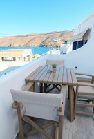 Deluxe Suite, Sea View | Outdoor dining