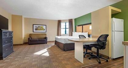 1 King Bed | Non-Smoking, Kitchen, Shower