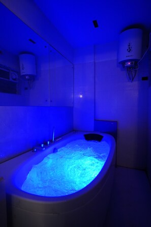 Deluxe Studio | Bathroom - jrf hotel (Kolkata)