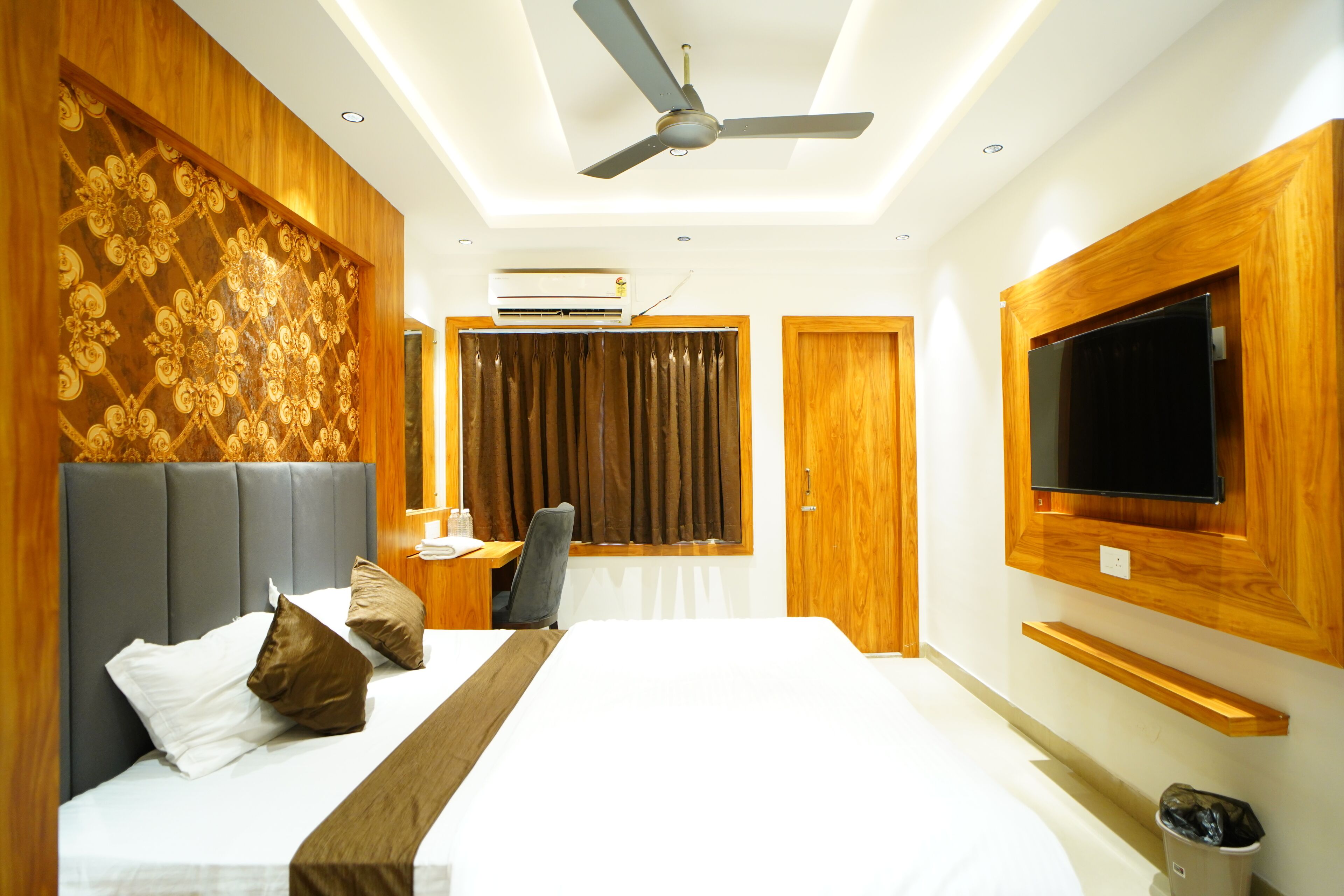 Deluxe-rum - balkong - utsikt mot staden