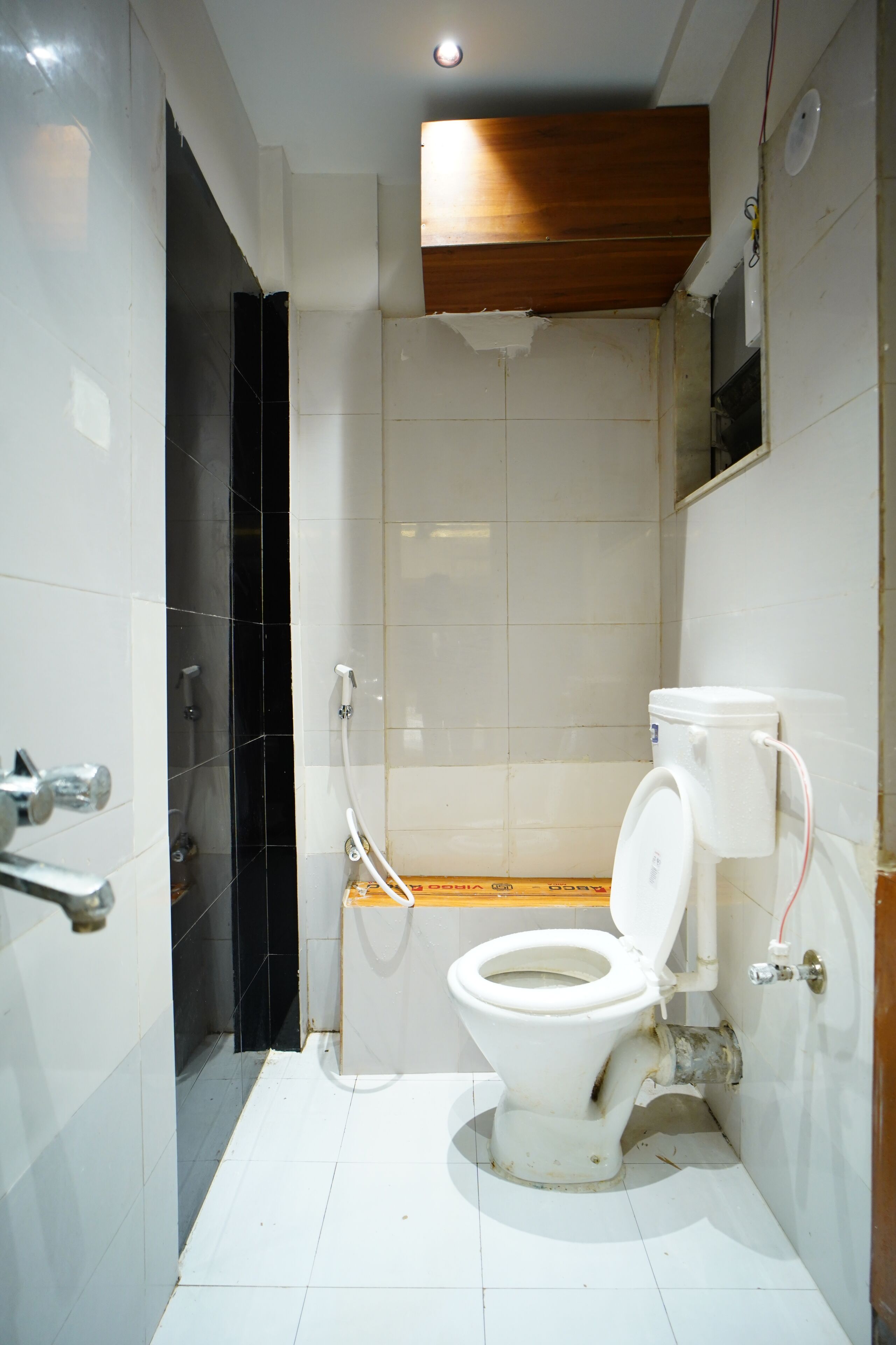 Deluxe kamer, balkon, uitzicht op stad | Badkamer | Pantoffels, zeep, shampoo, toiletpapier