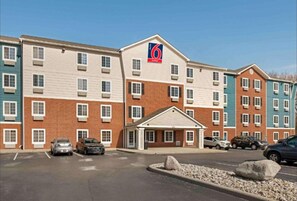 Exterior - 1 Full Bed | Non-Smoking, Kitchen (Cincinnati OH)