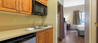 1 King Bed | Mobil Access Tub Nsmk Kitchen