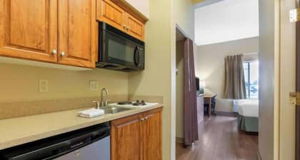 1 King Bed | Mobil Access Tub Nsmk Kitchen