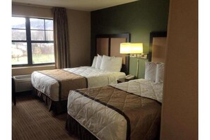 Room - 2 Queen Beds | Non-Smoking, Kitchen (Findlay OH)