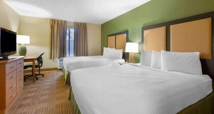 2 Queen Beds | Non-Smoking, Kitchen