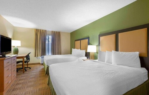 2 Queen Beds | Non-Smoking, Kitchen