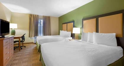 2 Queen Beds | Non-Smoking, Kitchen