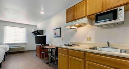 2 Queen Beds |Non-Smoking, Kitchen